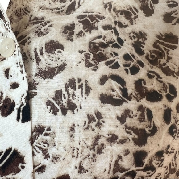 🐆CHICO No Iron Animal Print Pattern Blouse Sz Chico 0 - Picture 8 of 14